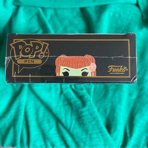 ✨ NIB Funko POP! Pin DC Bombshells Poison Ivy - collectible - Picture 4 of 7